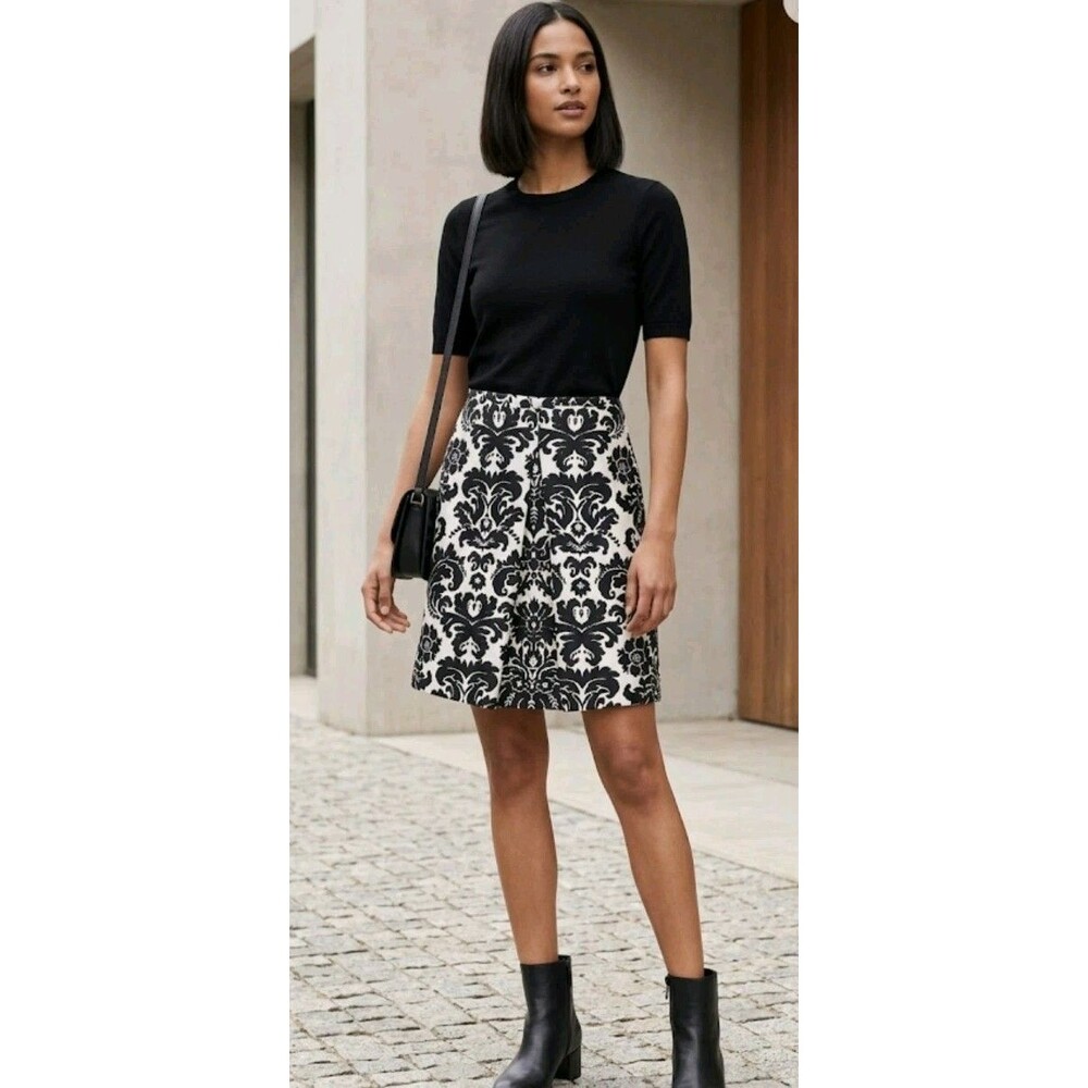 Ann Taylor Loft Petite Skirt A-Line Size 2P Black/White Back Zip Lined Pleated